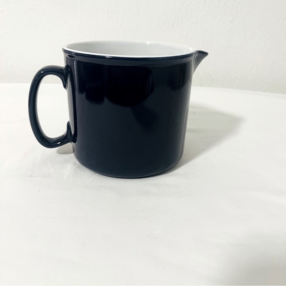 Chantal Cobalt Blue Measuring Cup 4 Cup/900 ML
4 1/2” Tall EUC Bakeware - Picture 3 of 5
